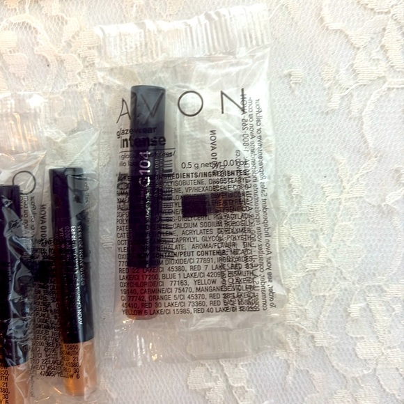 Mini Makeup Assortment Bundle - Picture 5 of 6